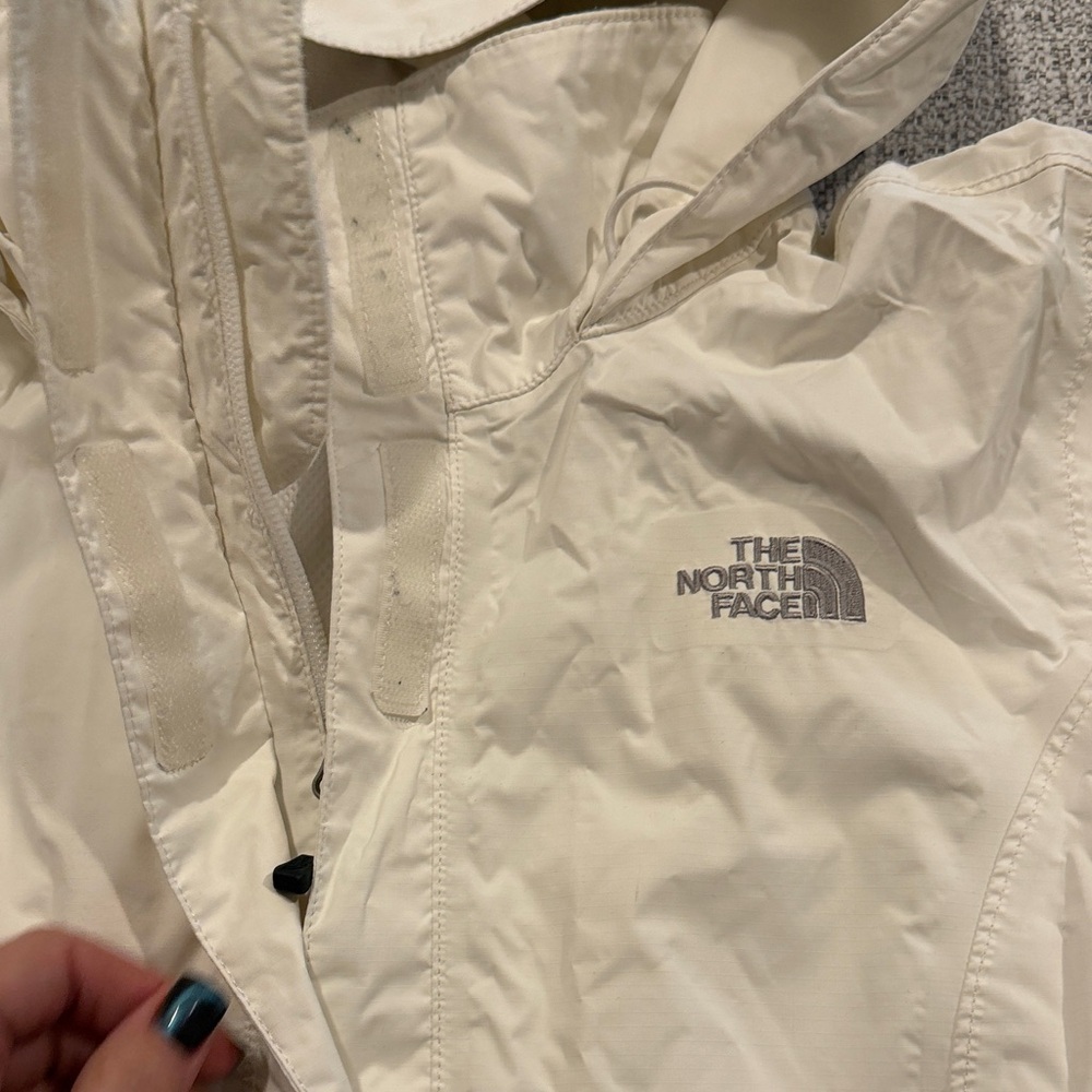 The North Face Women's White Hooded Windbreaker Jacket - Picture 3 of 5